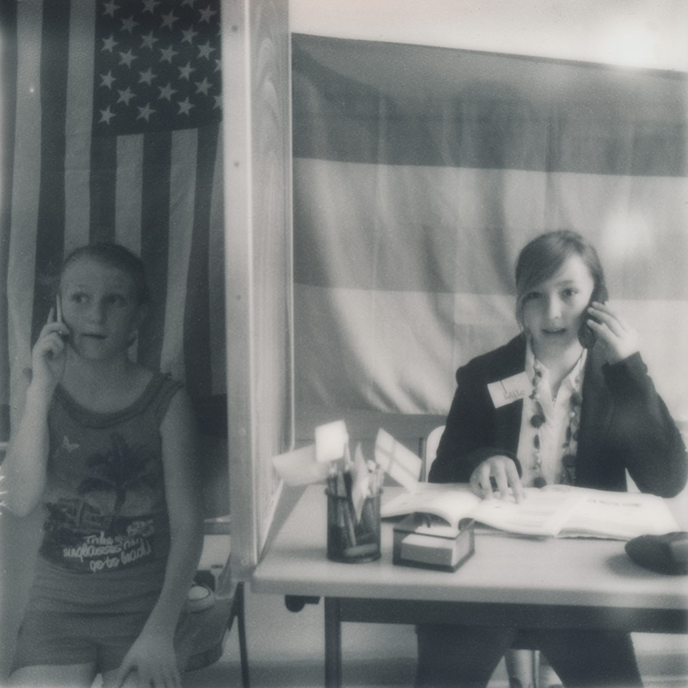 Fotoprojekt mit Schülerinnen des MGJ zum Thema "Wie sehe ich mich 2018", fotografiert auf Polaroidmaterial