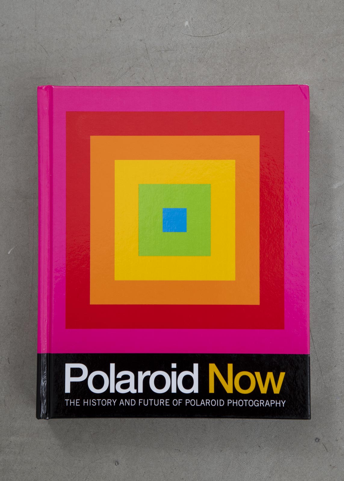Das Buch Polaroid Now ist im Sommer 2021 erschienen und zeigt internationale zeitgenössische Polaroidkünstler, Jennifer Rumbach Fotografie, Fotografin, Köln