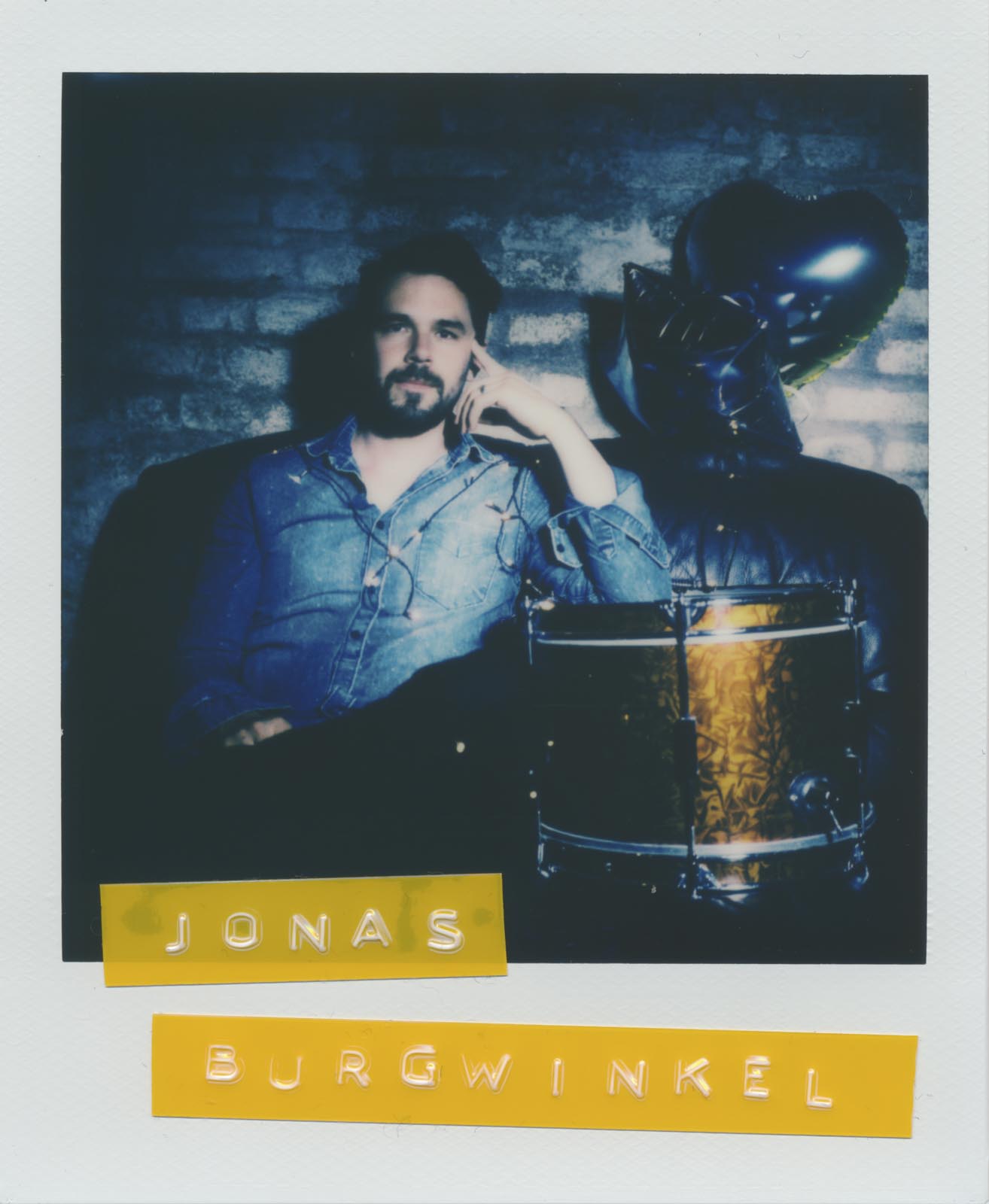 Polaroid Porträt von Kölner Musiker Jonas Burgwinkel für die Stadtrevue Ausgabe September