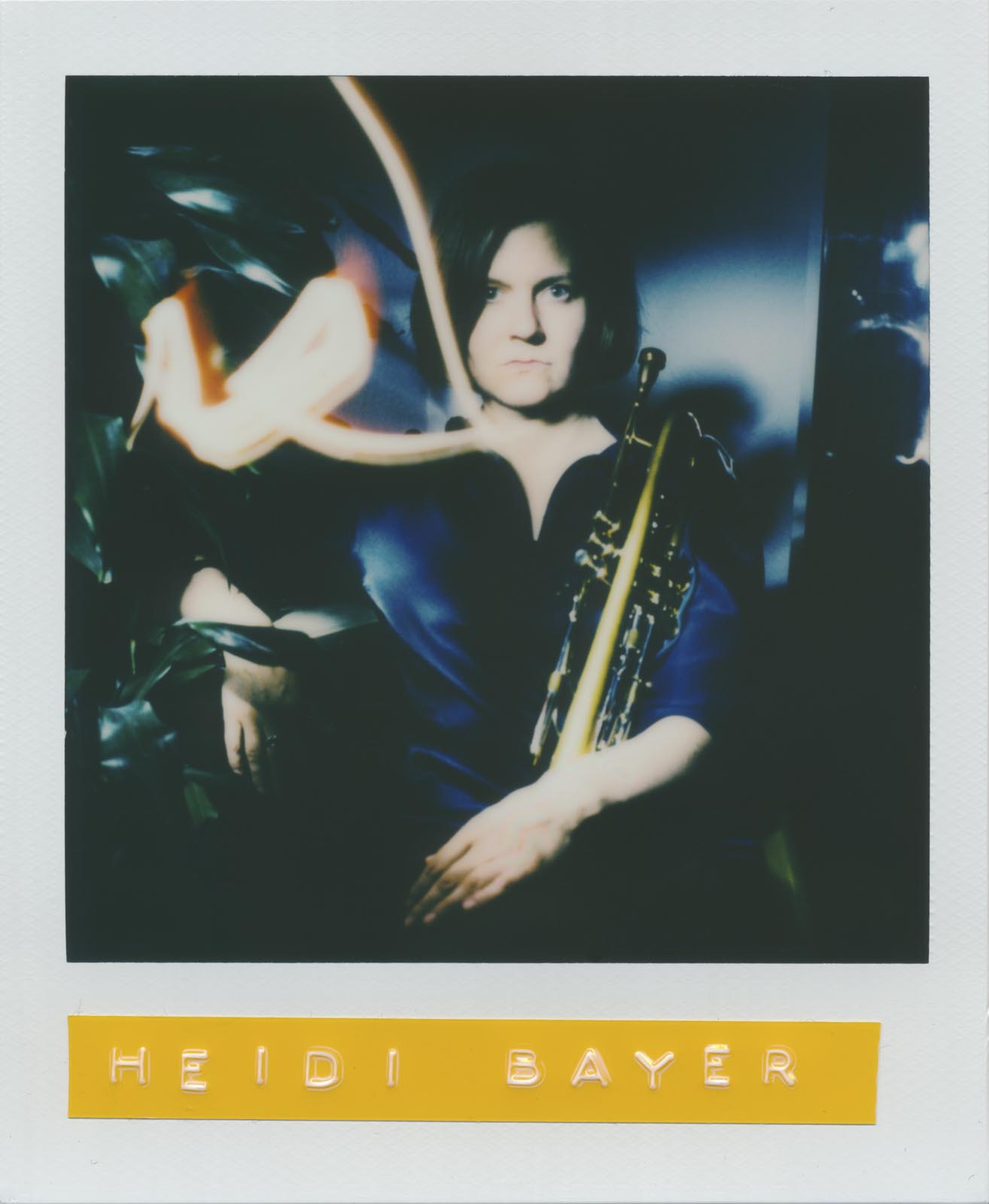 Polaroid Porträt der Kölner Jazzmusikerin Heidi Bayer für die Stadtrevue Ausgabe September