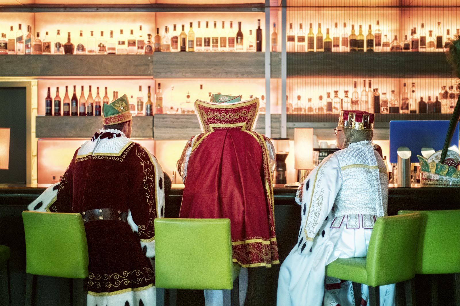 Das Dreigestirn 2022 in der Bar des Dorint Hotels, Jennifer Rumbach Fotografie, Fotograf Köln