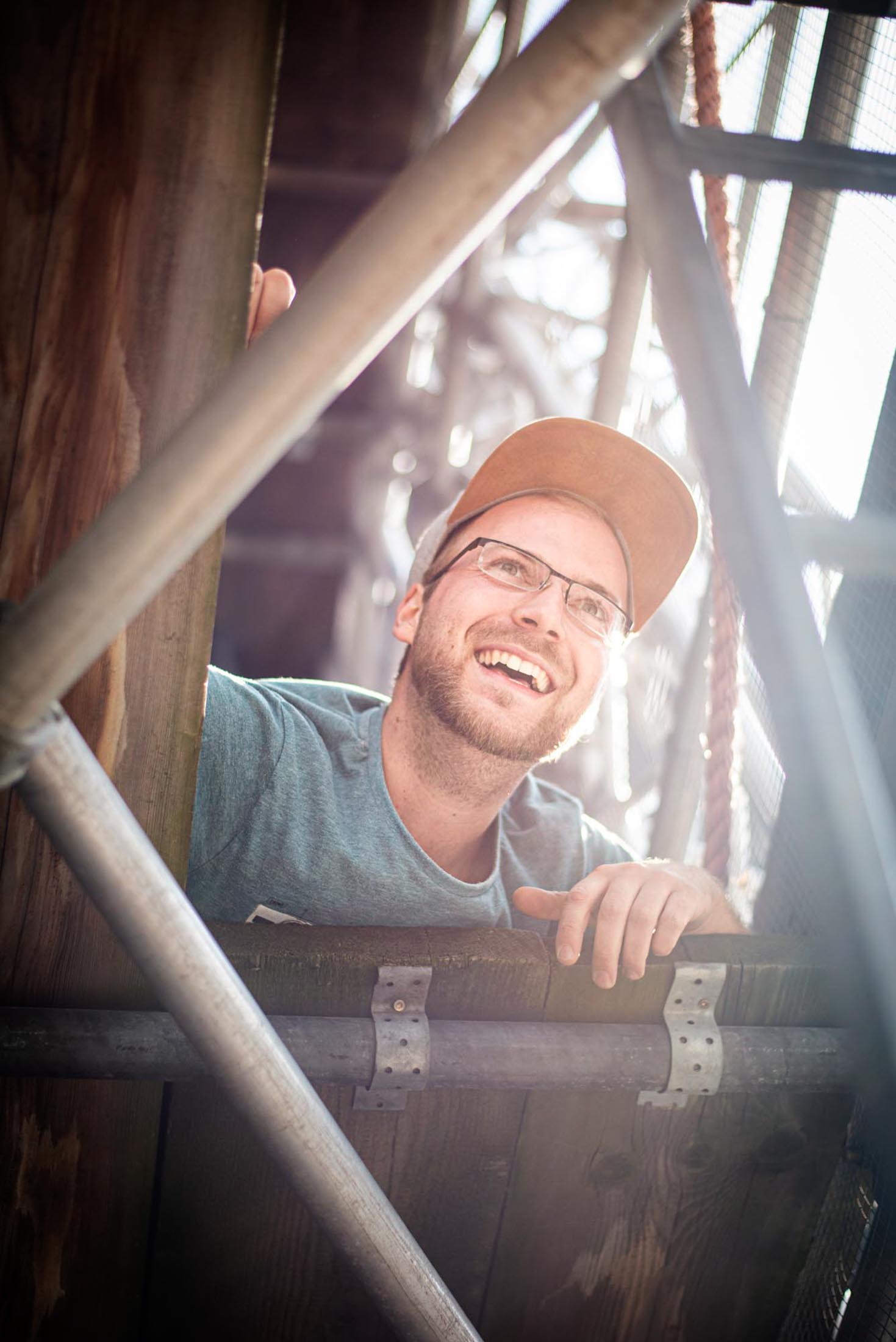 Portrait Steinmetz auf einem Gerüst
